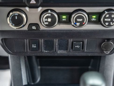 Used 2020 Toyota Tacoma SR AWD/4WD image 22