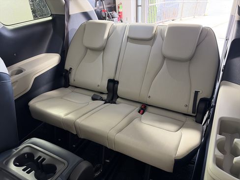 Certified 2025 Kia Carnival SX w/ SX Dark Edition Package FWD image 17