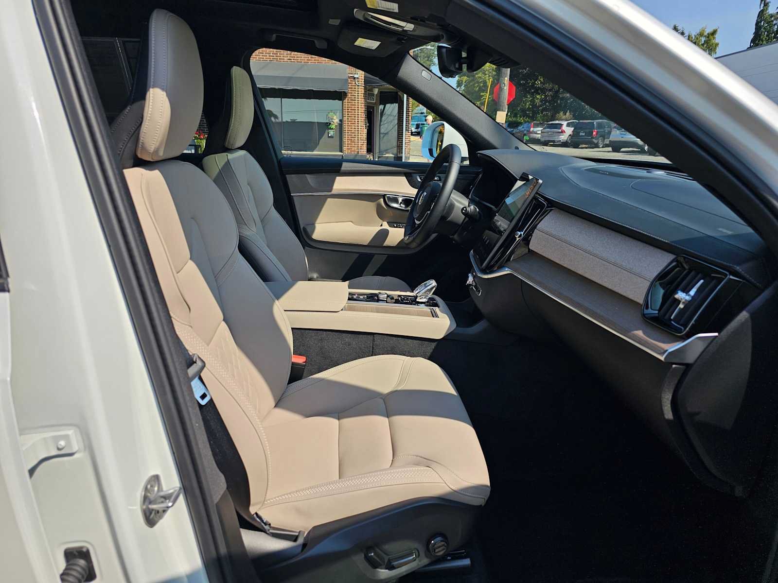 Used 2026 Volvo XC90 B6 Plus w/ Protection Package Premier AWD/4WD image 11