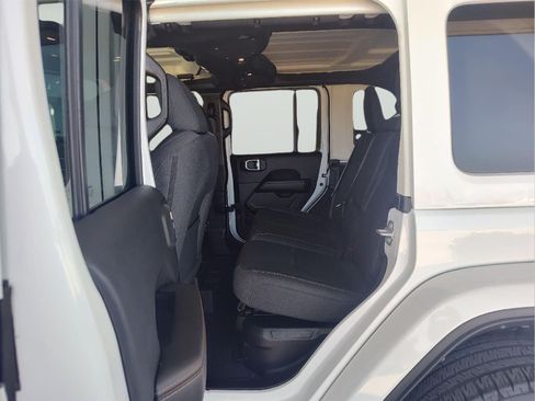 Used 2025 Jeep Wrangler Unlimited Sahara AWD/4WD image 8