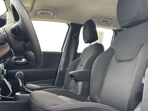 Used 2019 Jeep Renegade Sport FWD image 13