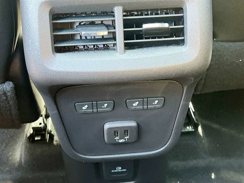 Used 2024 Chevrolet Equinox Premier AWD/4WD image 27