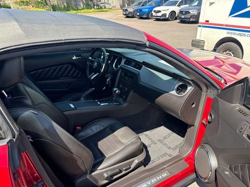 Used 2010 Ford Mustang Premium RWD image 21