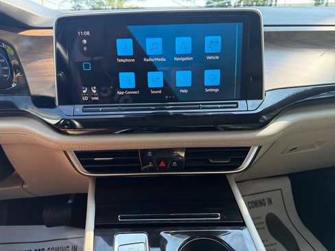 Used 2024 Volkswagen Atlas SE w/ Panoramic Sunroof Package FWD image 20