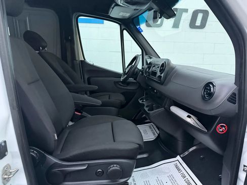 Used 2019 Mercedes-Benz Sprinter 2500 image 14