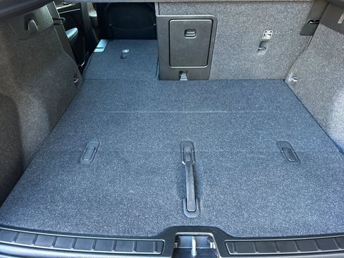 Used 2021 Volvo XC40 T5 Momentum w/ Premium Package image 18