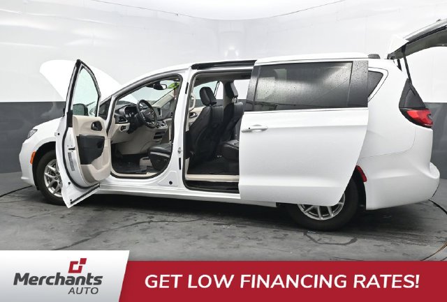 Used 2024 Chrysler Pacifica Touring-L FWD image 44