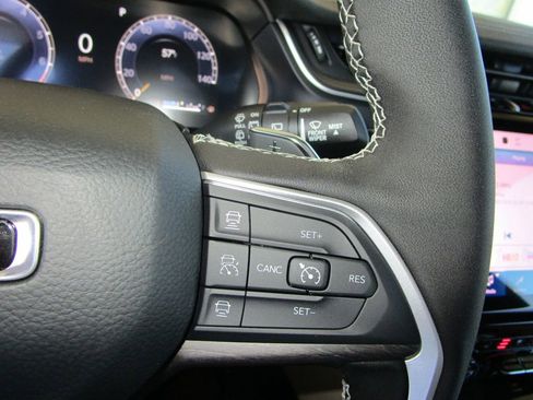 New 2025 Jeep Grand Cherokee L Limited w/ Luxury Tech Group II image 36