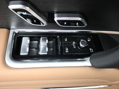New 2026 Land Rover Range Rover Long Wheelbase SE AWD/4WD image 27