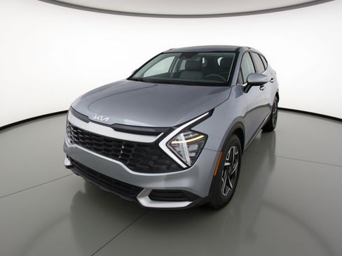 Used 2025 Kia Sportage LX image 3