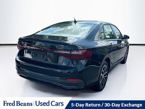 Used 2025 Volkswagen Jetta SE FWD image 9