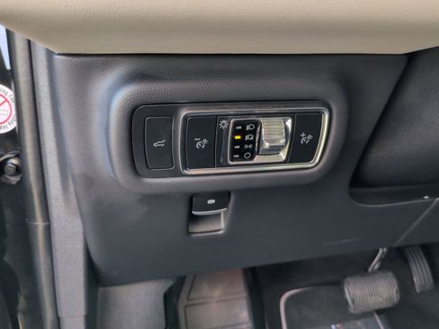 Used 2024 Lincoln Nautilus Reserve AWD/4WD image 17