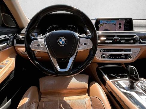 Used 2022 BMW 740i w/ Premium Package RWD image 7