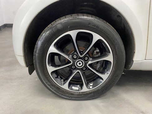 Used 2016 smart fortwo passion image 19