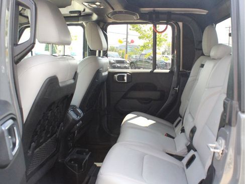 Used 2021 Jeep Gladiator Mojave AWD/4WD image 33