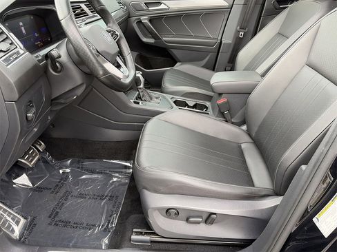 Used 2023 Volkswagen Tiguan SE R-Line image 19