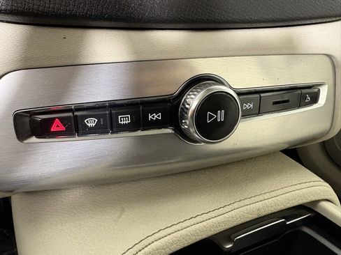 Used 2016 Volvo XC90 T5 Momentum image 28