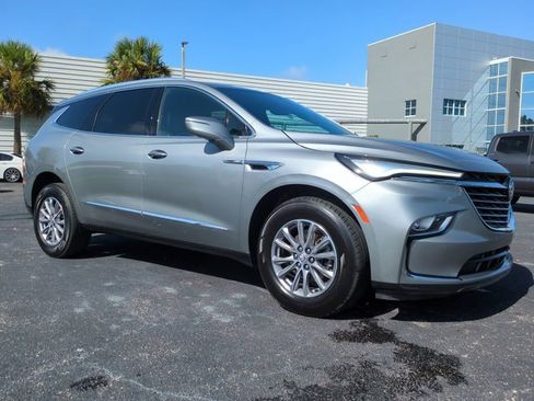 Used 2024 Buick Enclave Premium image 2