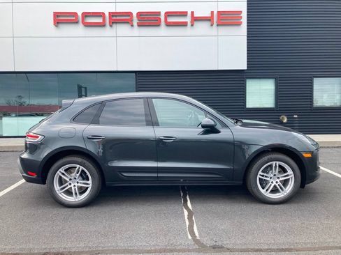 Used 2026 Porsche Macan AWD/4WD image 34