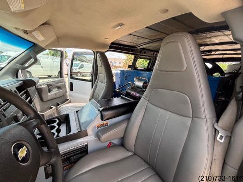 Used 2016 Chevrolet Express 3500 Extended RWD image 19