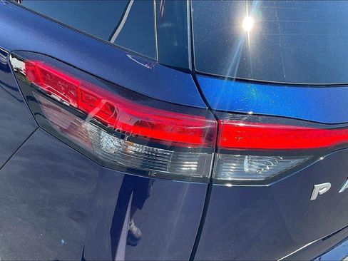 Certified 2024 Nissan Pathfinder SL FWD image 32