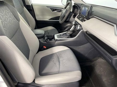 Used 2021 Toyota RAV4 XLE w/ Convenience Package image 11