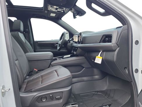 New 2026 Chevrolet Suburban High Country image 28