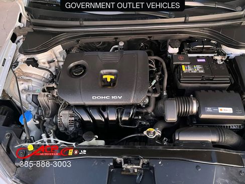 Used 2018 Hyundai Elantra SE image 13