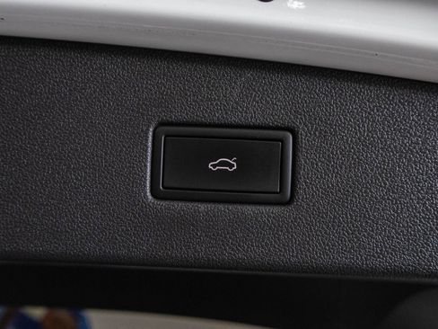 Used 2022 Volkswagen Tiguan SE image 24