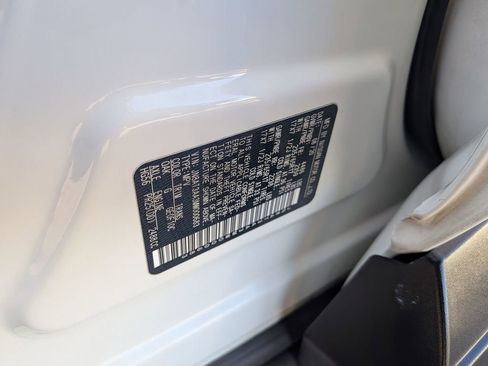 Used 2021 Nissan Rogue S image 32