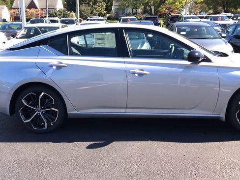 New 2025 Nissan Altima 2.5 SR w/ SR Premium Package image 9