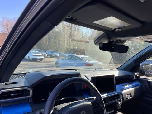 Used 2025 Toyota Tacoma TRD Off-Road image 31