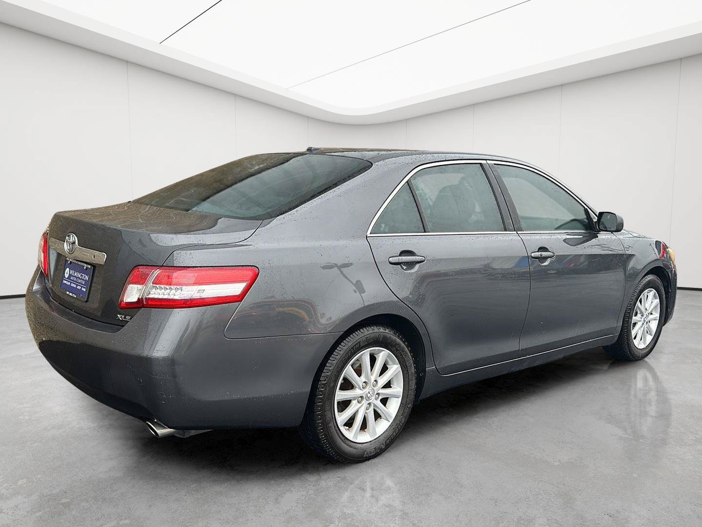 Used 2011 Toyota Camry XLE w/ XLE Extra-Value Pkg #2 FWD image 3