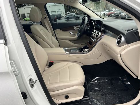 Used 2022 Mercedes-Benz GLC 300 4MATIC image 16