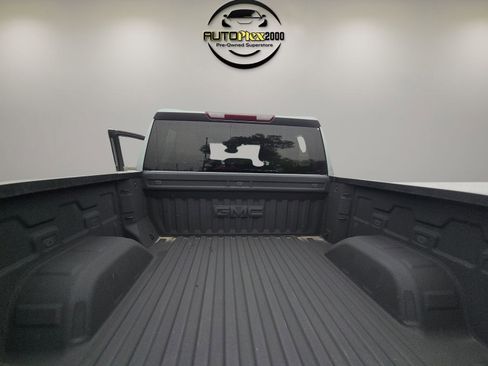 Used 2023 GMC Sierra 1500 SLE image 16