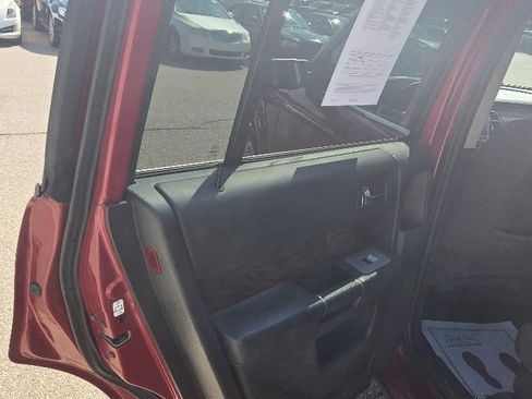 Used 2009 Ford Flex SEL image 12