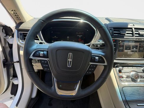 Used 2017 Lincoln Continental Select w/ Climate Package AWD/4WD image 11