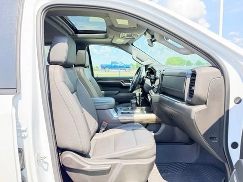 Used 2024 Chevrolet Silverado 1500 LT Trail Boss w/ LT Trail Boss Premium Package AWD/4WD image 11