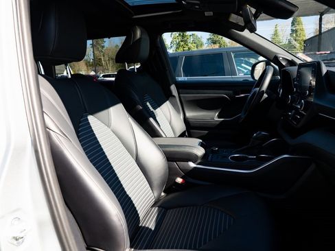 Used 2021 Toyota Highlander XSE image 23