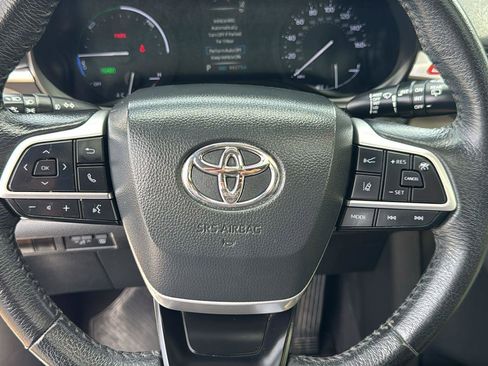 Used 2022 Toyota Sienna XLE FWD image 17