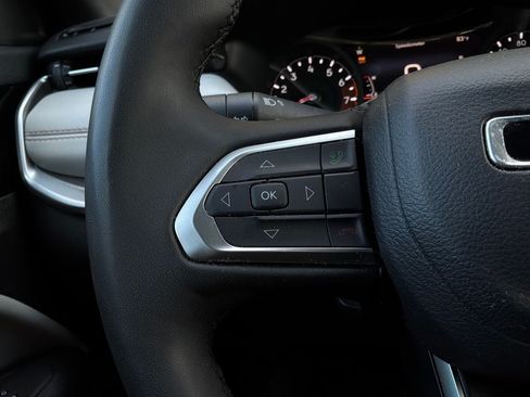 Used 2025 Jeep Compass Limited AWD/4WD image 36