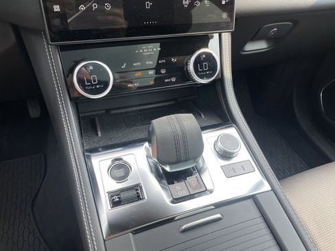 Certified 2024 Jaguar F-PACE R-Dynamic S image 20