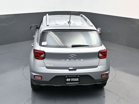 Certified 2025 Hyundai Venue SEL image 19