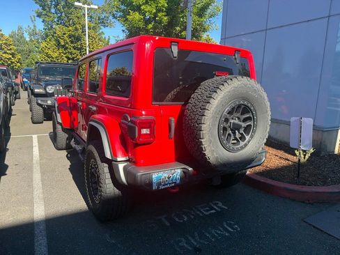 Used 2021 Jeep Wrangler Unlimited Rubicon w/ Xtreme Recon 35" Tire Package AWD/4WD image 6