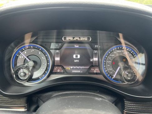 Used 2020 RAM 1500 Limited w/ Black Appearance Package AWD/4WD image 2