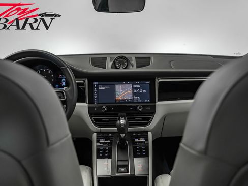 Used 2022 Porsche Macan S image 46