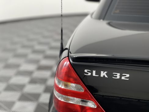 Used 2004 Mercedes-Benz SLK 32 AMG image 18