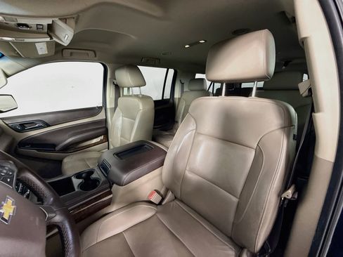 Used 2017 Chevrolet Suburban LT RWD image 11