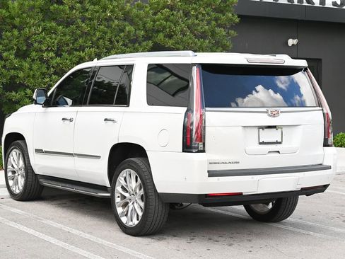 Used 2020 Cadillac Escalade Luxury image 6