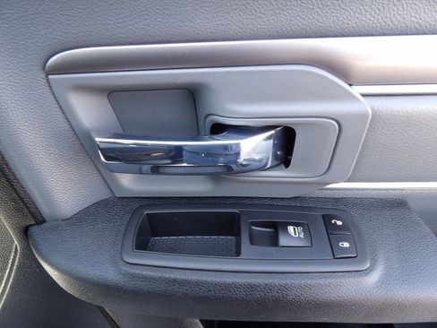 Used 2021 RAM 1500 Classic SLT image 39